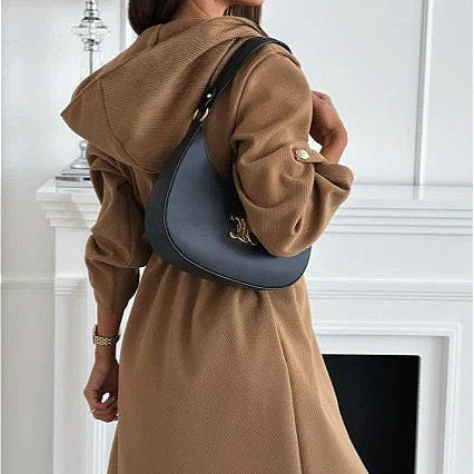 Gabardina con capucha y cinturón