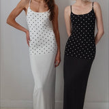 Vestido largo de lunares con tirantes finos, ajustado