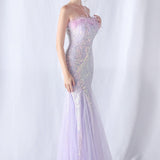 Vestido de noche con lentejuelas y plumas de avestruz