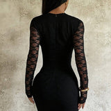 Minivestido sexy ajustado con mangas largas y escote pronunciado de encaje.