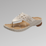 Sandalias para mujer – Diseño tipo chancla con tira para la puntera – Suela cómoda – Detalle de corte