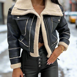 Elegante abrigo de moto con cuello de piel sintética: atemporal, cómodo y diseñado para mujer.