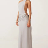 Vestido maxi sexy ajustado con espalda descubierta y detalles metálicos