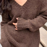 Conjunto de dos piezas: jersey de punto casual con cuello en V y falda sirena.