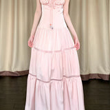 Vestido largo de satén rosa sin tirantes, con tirantes finos y lazo