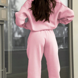 Conjunto de dos piezas para mujer: punto suave, corte holgado, camiseta de manga larga con cremallera y pantalón ajustado.