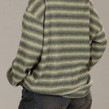 Blusa de suéter a rayas elegante y casual.