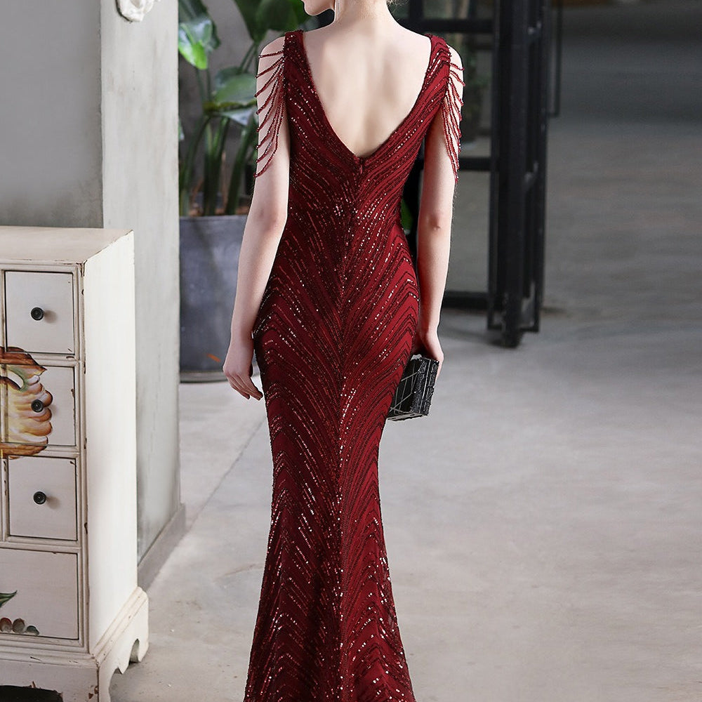 Elegante vestido de noche de sirena con lentejuelas