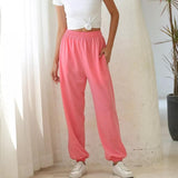 Pantalones deportivos para mujer: cómodos y elegantes, cintura elástica y corte moderno.