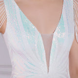 Vestido de noche sirena con lentejuelas y cuentas florales.
