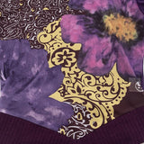 Blusa corta entallada con paneles de malla.