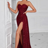 Vestido de noche largo sin tirantes con abertura