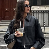 Chaqueta de cuero mate corta y holgada