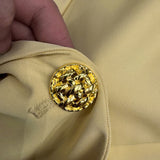 Conjunto de dos piezas: blazer holgado y falda de cintura alta.
