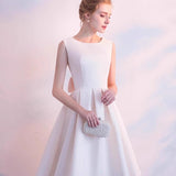 Elegante mini vestido de noche con lazo