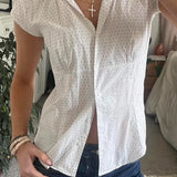 Blusa versátil a cuadros rojos y blancos