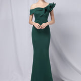 Vestido de noche largo estilo sirena con hombros descubiertos