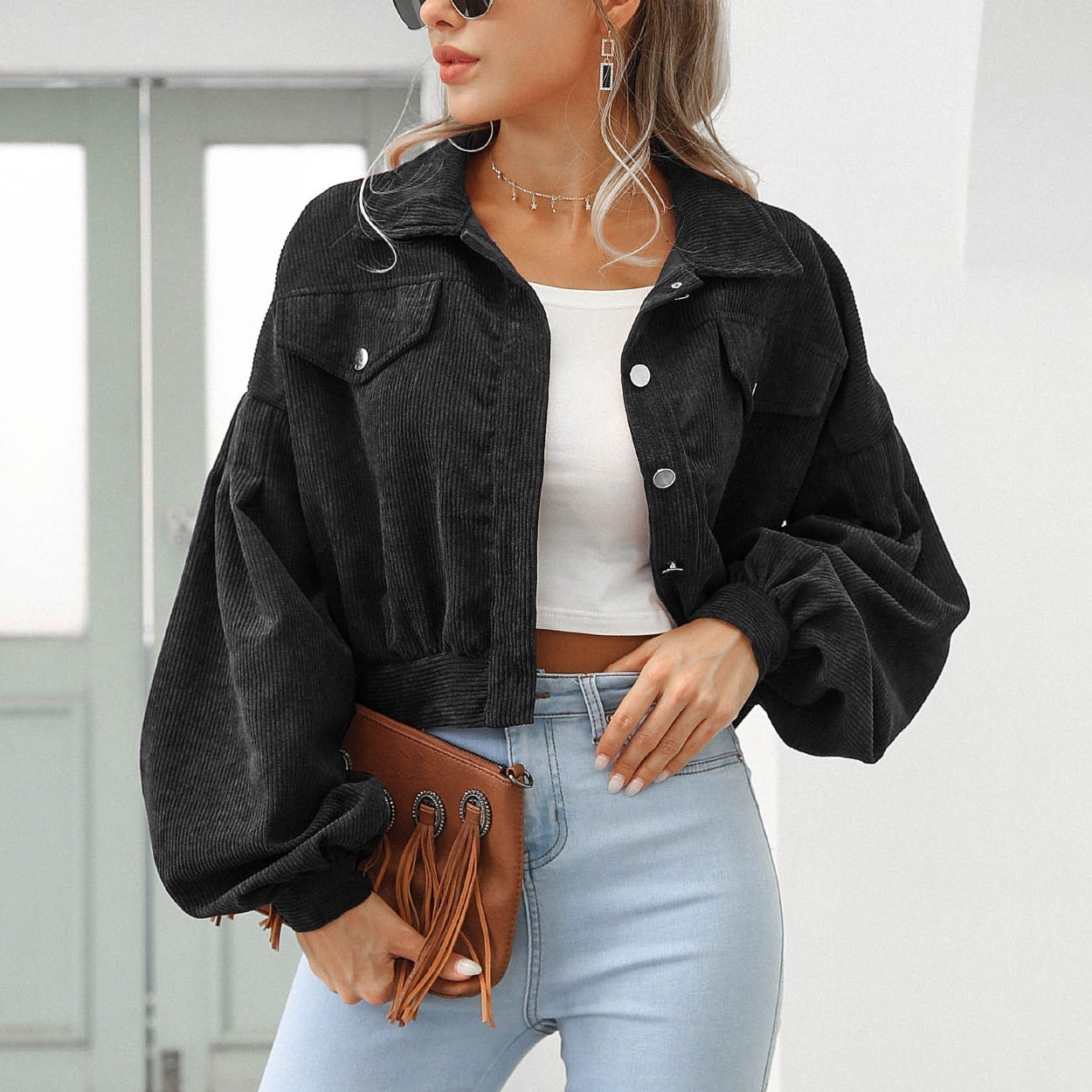 Chaqueta corta de pana con botones