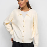Chaleco liso con cuello en V y botones