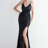 Elegante vestido de noche de terciopelo con lentejuelas