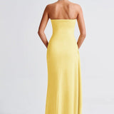 Vestido de noche sexy sin tirantes con abertura.