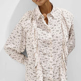 Blusa holgada con estampado floral y volantes