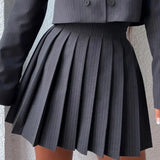 Elegante conjunto de dos piezas de blazer y minifalda preppy