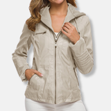 Chaqueta de cuero para mujer – Corte entallado – Capucha – Bolsillos con cremallera – Largo hasta la cintura