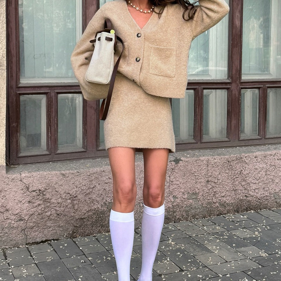 Elegante conjunto de dos piezas de cárdigan y falda de tweed liso