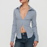 Blusa ajustada de rayas con cuello abotonado y mangas largas