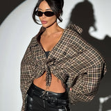 Blusa de cuadros desgastada con cuello