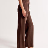 Pantalones Lara: elegantes y cómodos para un estilo sin esfuerzo