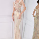 Vestido de noche sirena con lentejuelas y cuentas florales.