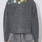 Blusa vintage de punto bordada con flores, estilo blusa floral.
