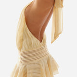 Elegante minivestido sin espalda en satén jacquard a rayas