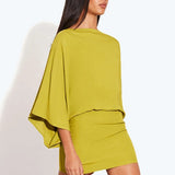 Minivestido holgado con espalda baja y cuello vuelto