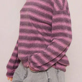 Blusa de suéter a rayas elegante y casual.