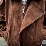 Chaqueta marrón relajada con corte holgado.