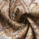 Minivestido étnico elegante con estampado paisley y escote en pico