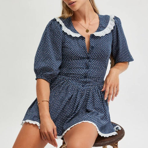 Vestido mini vintage de lunares con cuello Peter Pan y mangas abullonadas