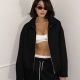 Minifalda con chaqueta estilo streetwear