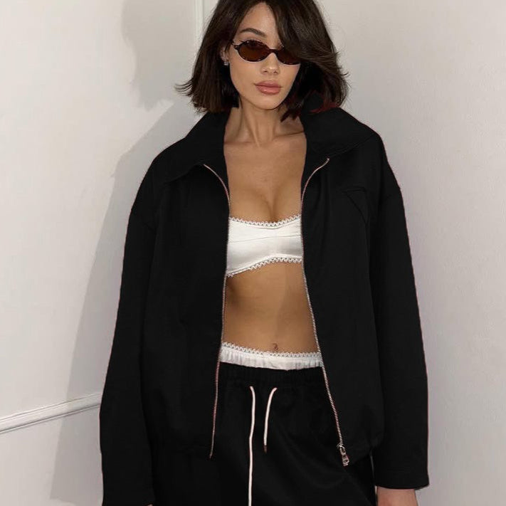 Minifalda con chaqueta estilo streetwear