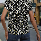 Blusa chic con lunares negros y dorados: elegante, divertida y versátil para mujer.