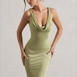 Vestido de noche sirena de satén con cuello vuelto