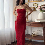 Vestido maxi sexy ajustado con tirantes finos y aberturas de encaje.
