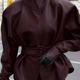 Gabardina de cuero con cuello alto