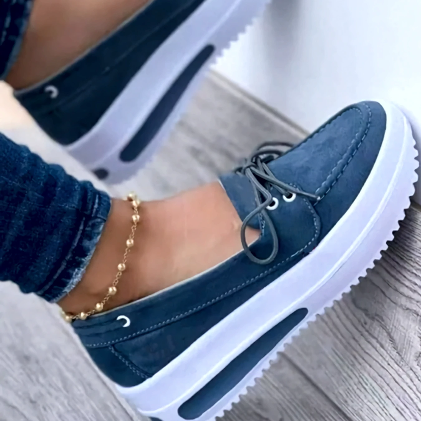 Zapatos de mujer - Mocasines sin cordones - Suela de plataforma - Detalle de cordones informales