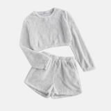 Conjunto de ropa de estar por casa para mujer: top corto de manga larga y pantalones cortos suaves de cintura alta.