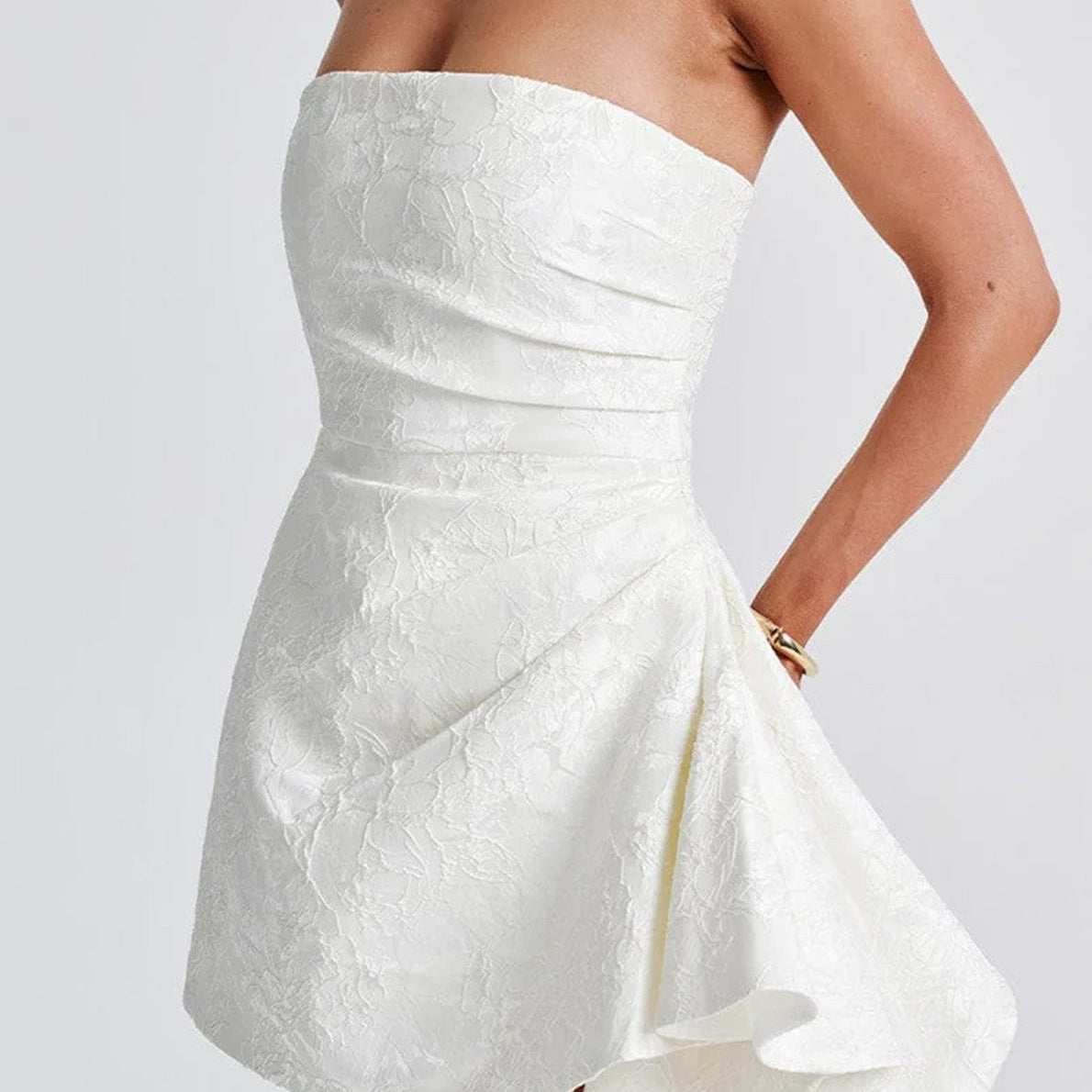 Vestido de noche mini sin tirantes de jacquard