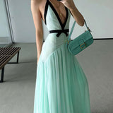 Vestido largo sexy de malla con escote pronunciado y espalda abierta con aberturas en forma de V.